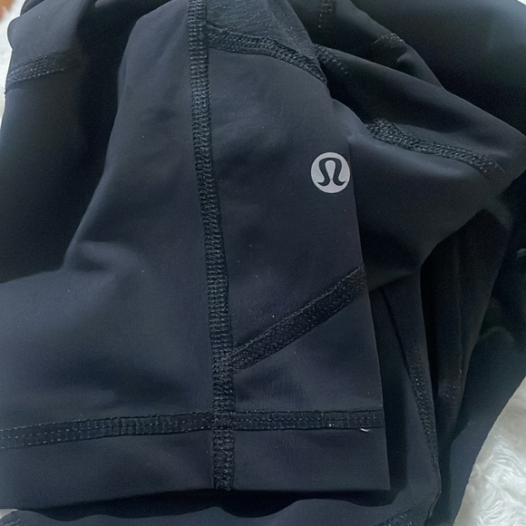 Lululemon Athletica Soul cicle capri Black Leggings with Red Skull Design - Picture 10 of 11